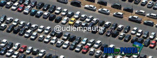 carro ipva estacionamento garagem vaga veículo transito semáforo engarrafamento automóvel caminhão moto placa gil leonardi (8213) (1)